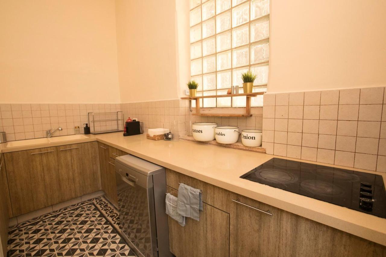 Historic 4-Bedroom Gem With Private Garden, Steps From Old City & Mamila Complex القدس المظهر الخارجي الصورة