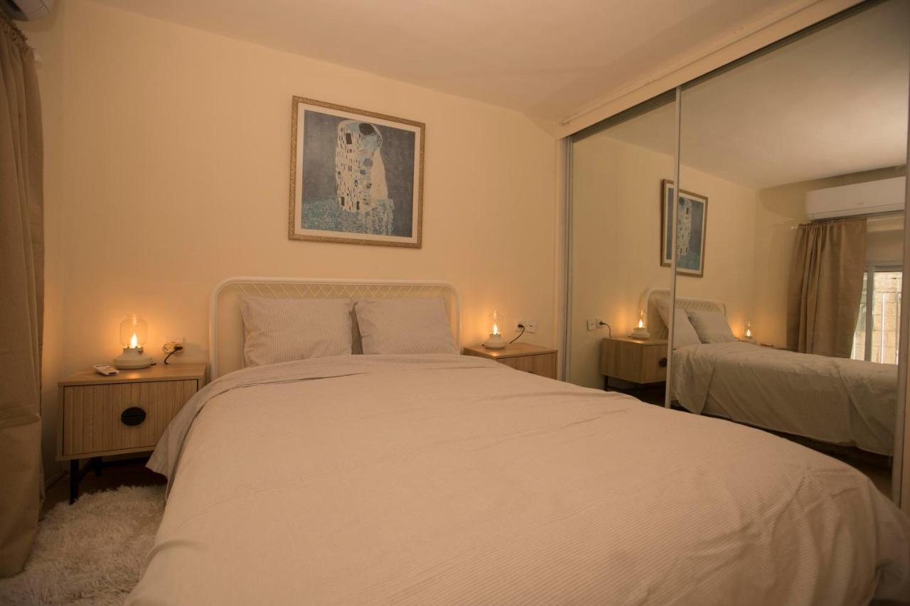 Historic 4-Bedroom Gem With Private Garden, Steps From Old City & Mamila Complex القدس المظهر الخارجي الصورة
