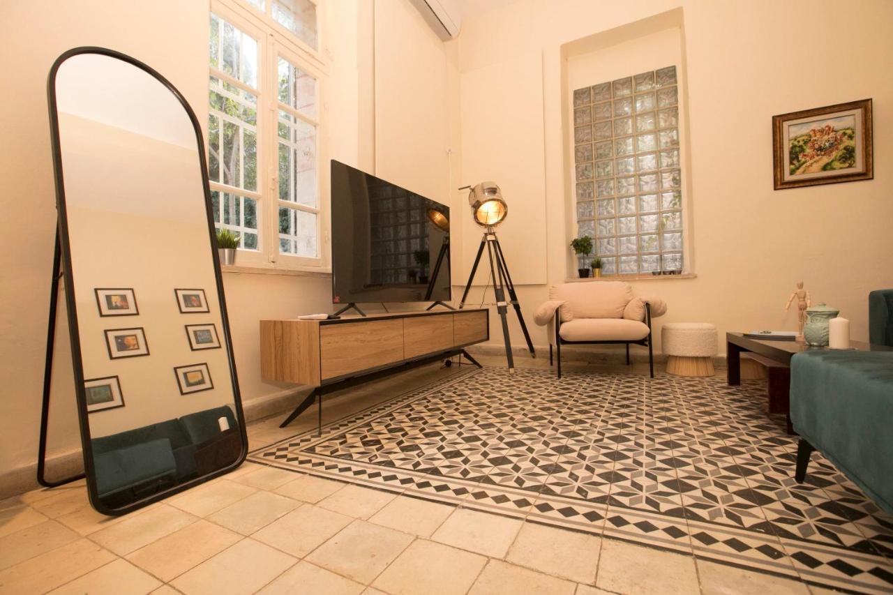 Historic 4-Bedroom Gem With Private Garden, Steps From Old City & Mamila Complex القدس المظهر الخارجي الصورة