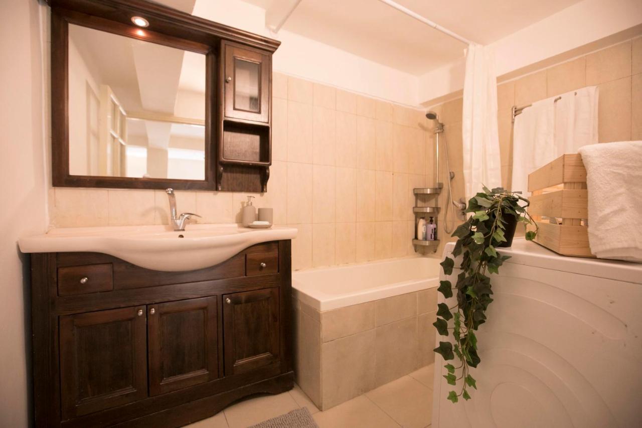 Historic 4-Bedroom Gem With Private Garden, Steps From Old City & Mamila Complex القدس المظهر الخارجي الصورة