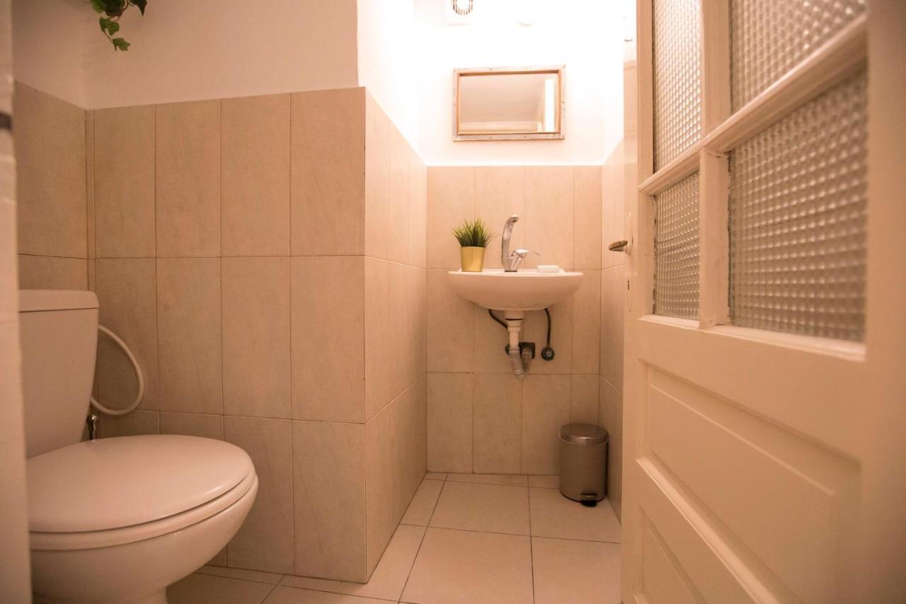 Historic 4-Bedroom Gem With Private Garden, Steps From Old City & Mamila Complex القدس المظهر الخارجي الصورة